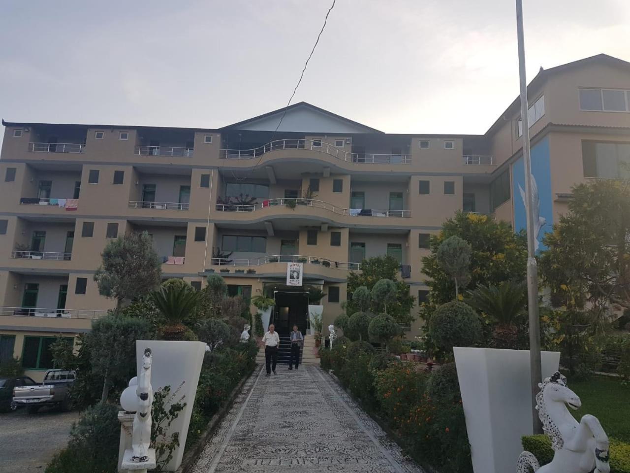 Kuqja Hotel 4*